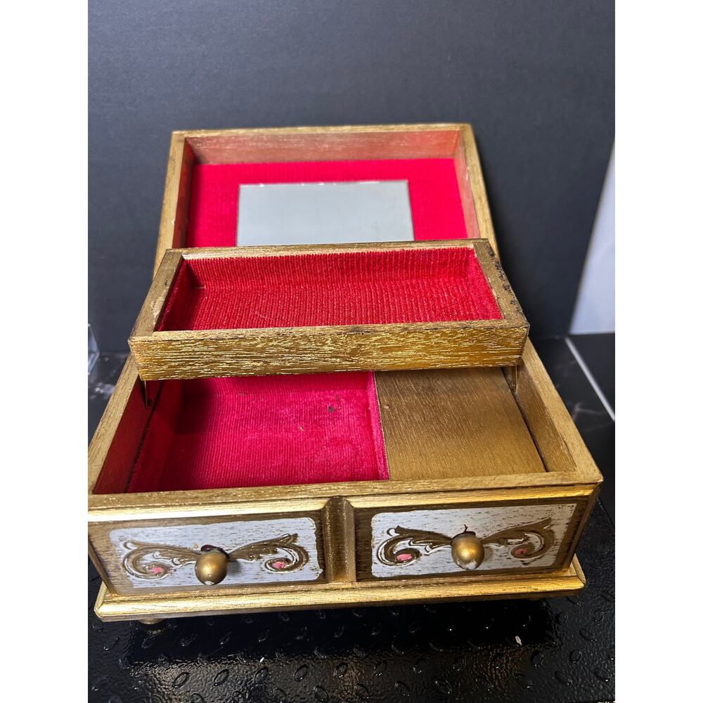 Florentine-style gold gilt wooden jewelry box - Picture 2 of 7